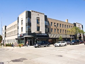 Northshore Apartments in Shorewood, WI - Foto de edificio - Building Photo