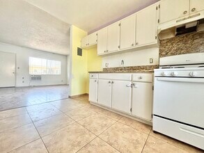 7343 Sepulveda Blvd in Los Angeles, CA - Building Photo - Building Photo