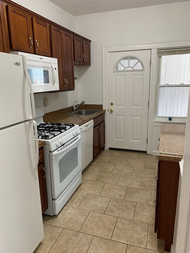 1026 Lakepointe St, Unit 1