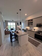 2362 NE 172nd St, Unit B22 in North Miami Beach, FL - Building Photo - Building Photo