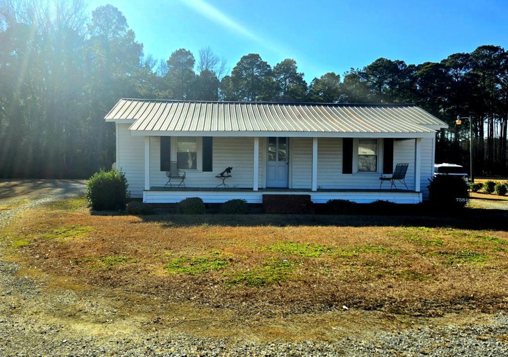 7584 NC-43 in Greenville, NC - Building Photo