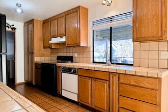 695 Ketch Ct in Clearlake Oaks, CA - Building Photo - Building Photo