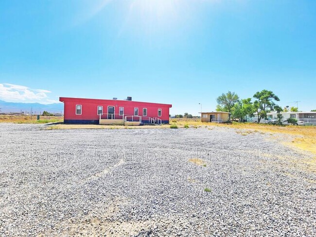 1281 State 372 in Pahrump, NV - Foto de edificio - Building Photo