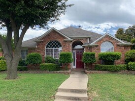 2210 Meredith Ln in Garland, TX - Building Photo