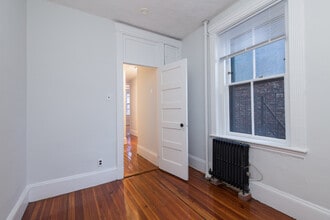 85 Myrtle St, Unit 4 in Boston, MA - Foto de edificio - Building Photo