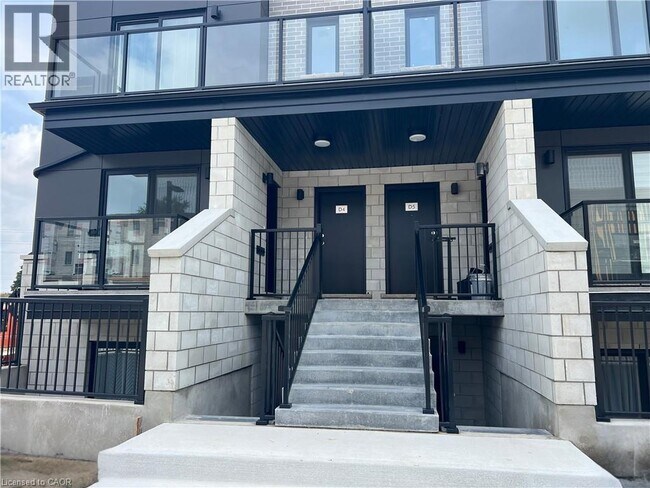 410 Northfield Dr W in Waterloo, ON - Building Photo - Building Photo