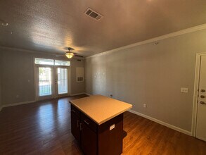 1811 Medical Pkwy in San Marcos, TX - Foto de edificio - Building Photo