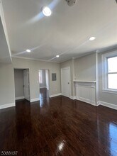 8 Elm St in Newark, NJ - Foto de edificio - Building Photo