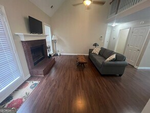 5175 Victoria Park Dr in Loganville, GA - Foto de edificio - Building Photo