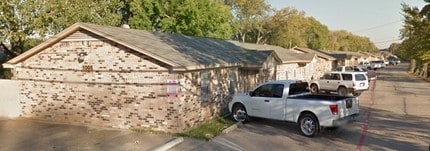 Metker Gardens in Irving, TX - Building Photo - Building Photo