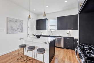 1228 E 23rd St in Houston, TX - Foto de edificio - Building Photo