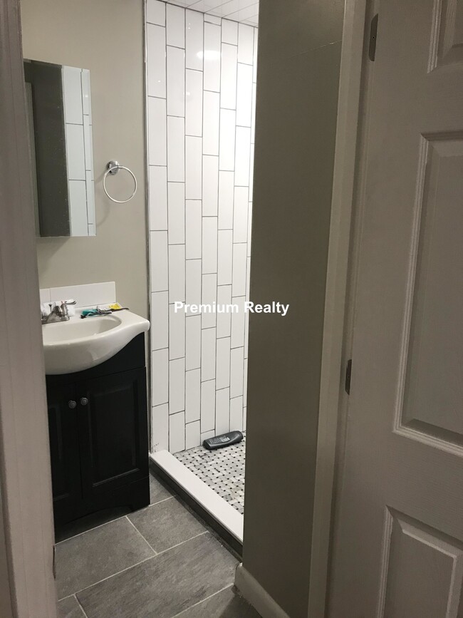19 Aberdeen St, Unit 1 in Boston, MA - Building Photo - Building Photo