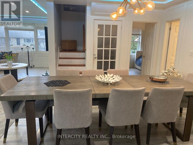 11 Morton Ave in East Gwillimbury, ON - Building Photo - Building Photo