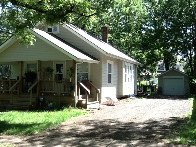 1230 SW Medford Ave in Topeka, KS - Building Photo - Building Photo