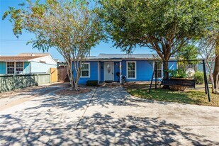 1310 Harris Way in Galveston, TX - Building Photo