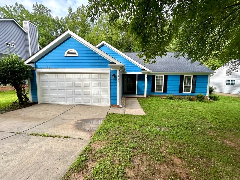 8607 Kirkley Glen Ln in Charlotte, NC - Building Photo