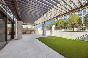 9757 Katy Fwy in Houston, TX - Building Photo