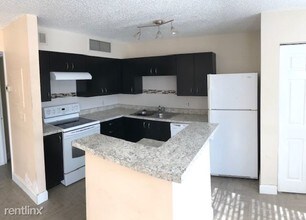 390 Woodside Dr in Altamonte Springs, FL - Building Photo - Building Photo