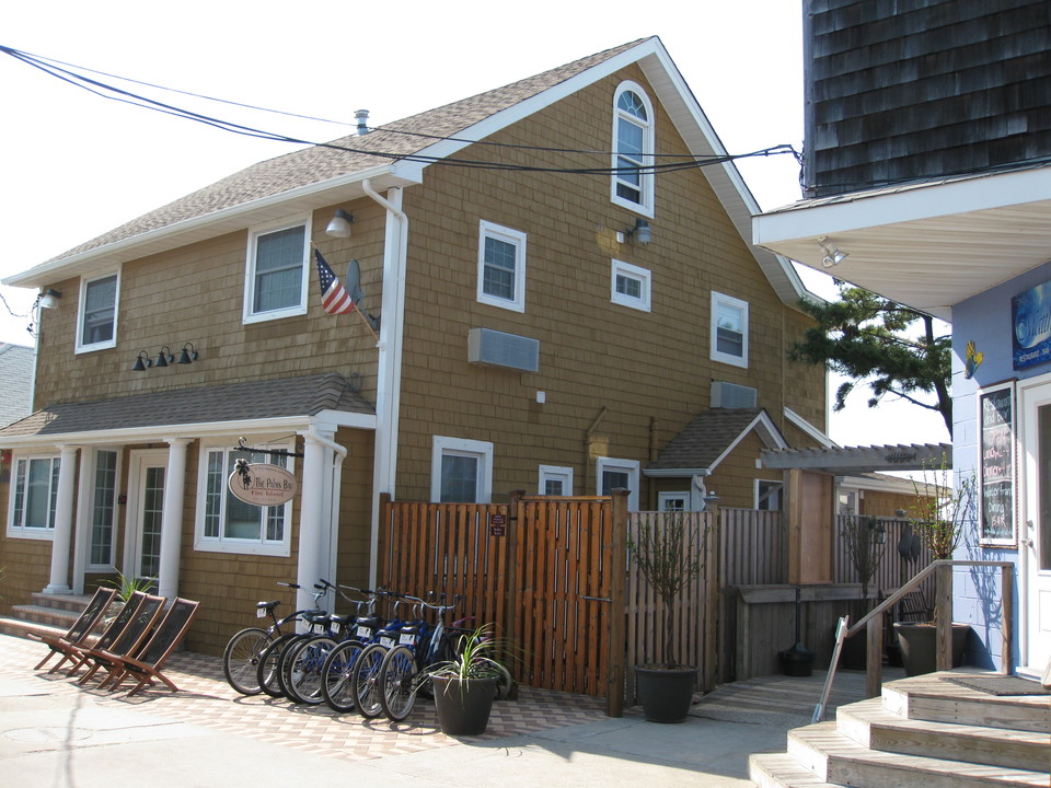 932 Bay Walk in Ocean Beach, NY - Building Photo