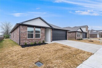 4611 W Barhem Dr in Fayetteville, AR - Building Photo - Building Photo