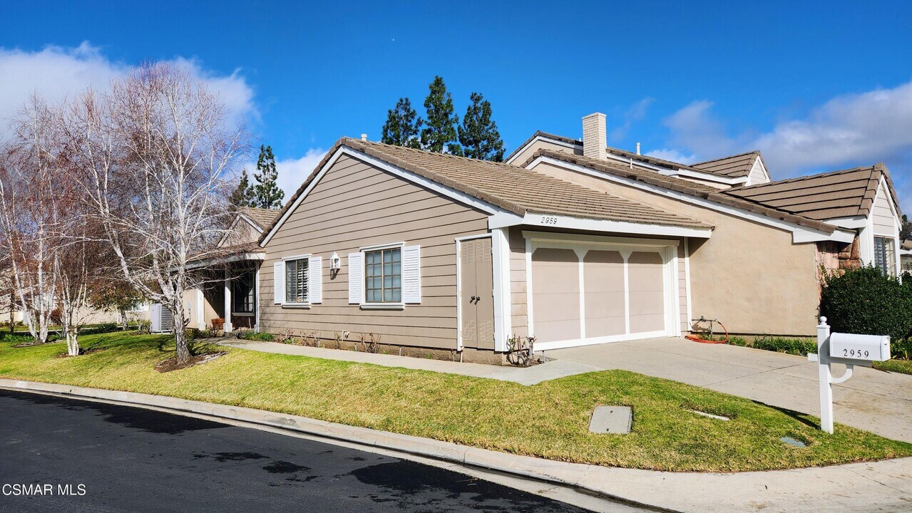 2959 Shadow Brook Ln in Westlake Village, CA - Building Photo