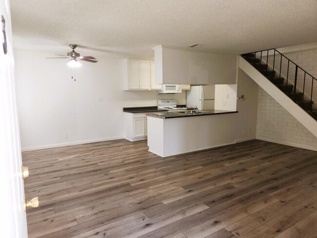 431 W Santa Ana Ave in Clovis, CA - Building Photo - Building Photo