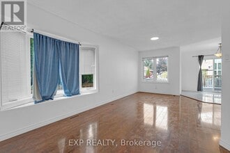 6069 Maple Gate Cir in Mississauga, ON - Building Photo - Building Photo