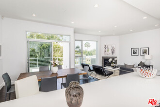 1945 Overland Ave in Los Angeles, CA - Foto de edificio - Building Photo