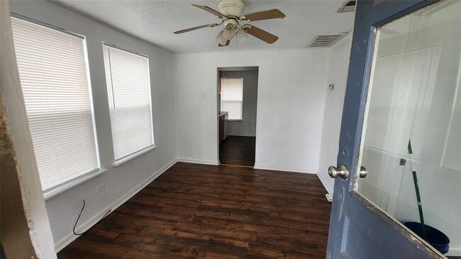 502 S Owensville St in Franklin, TX - Building Photo - Building Photo