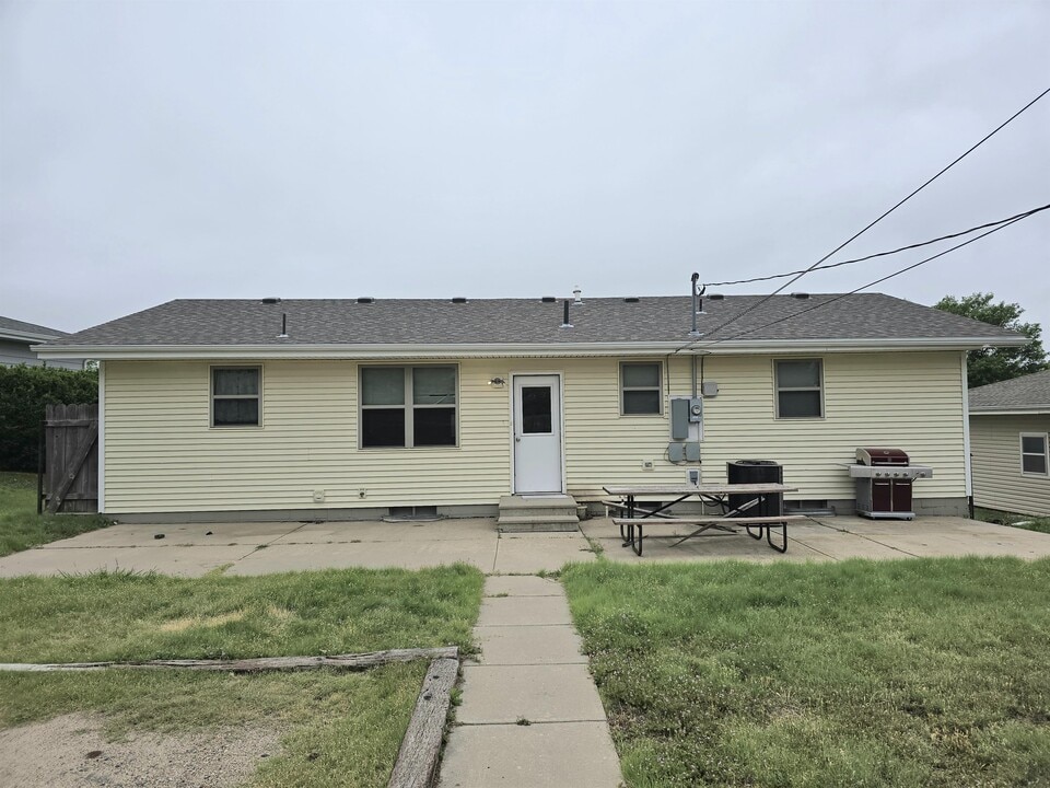 2216 Drum Ave in Hays, KS - Building Photo