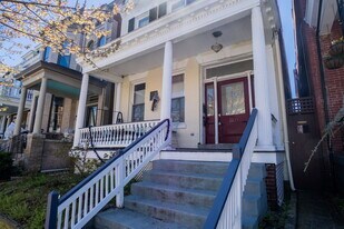 2215 W Grace St in Richmond, VA - Building Photo