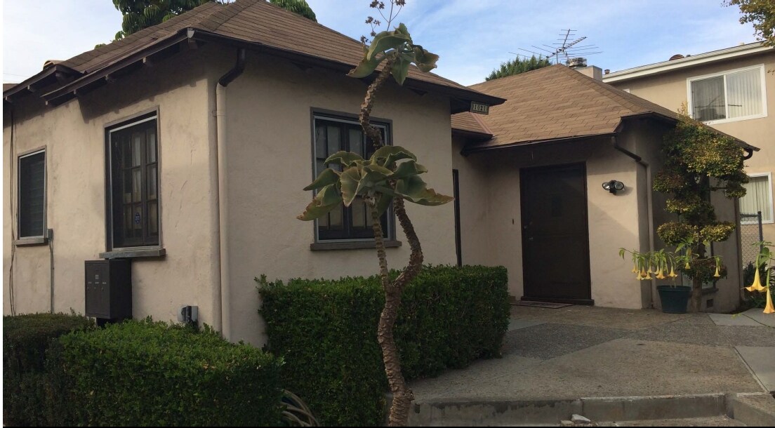 1021 S Shenandoah St in Los Angeles, CA - Building Photo