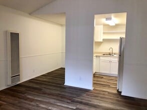 6 Dakota Dr in Ventura, CA - Building Photo - Building Photo