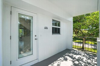 696 Broad Ave S in Naples, FL - Building Photo - Building Photo