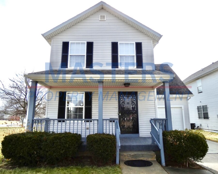 825 Hildebrand Ave in Toledo, OH - Building Photo