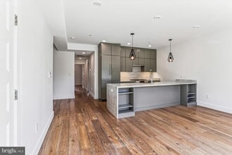 2409 37th St NW in Washington, DC - Foto de edificio - Building Photo