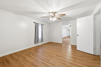 3831 King Dr in Douglasville, GA - Foto de edificio - Building Photo