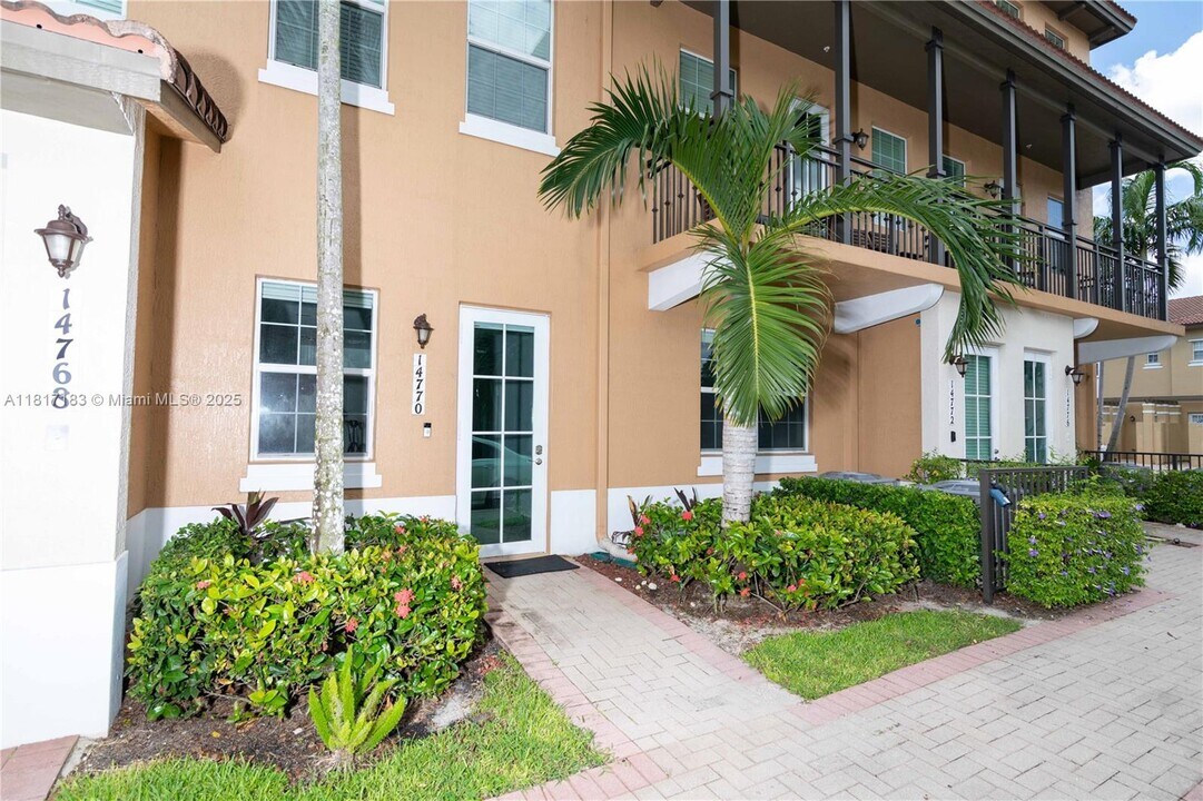 14770 10th St in Pembroke Pines, FL - Building Photo