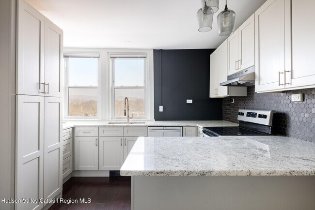 47 N Front St in Kingston, NY - Building Photo - Building Photo