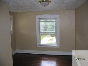 911 Princeton Ave in Lansing, MI - Building Photo - Building Photo