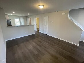 2057 Wiggins Village Dr in Youngsville, NC - Foto de edificio - Building Photo