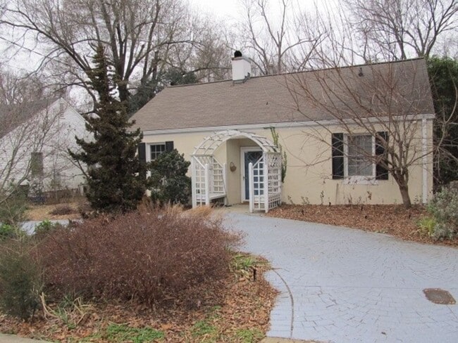 102 Jones St in Chapel Hill, NC - Building Photo - Building Photo