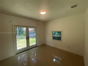4681 SW 33rd Ave in Fort Lauderdale, FL - Building Photo - Building Photo