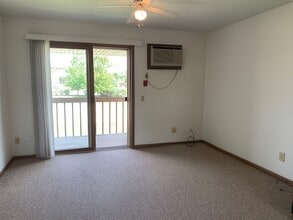 691 Wood Violet Ln, Unit 15 in Sun Prairie, WI - Building Photo - Building Photo