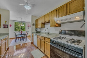 1112 Summit Pointe in Scranton, PA - Foto de edificio - Building Photo