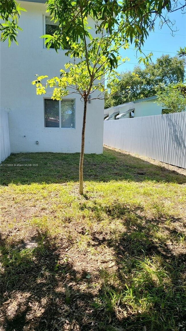 3059 NW 58th St, Unit 3059 in Miami, FL - Building Photo - Building Photo