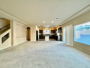 8173 Crimson Creek Ct in Las Vegas, NV - Building Photo - Building Photo