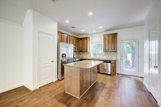 1901 Fletcher St in Houston, TX - Building Photo - Building Photo