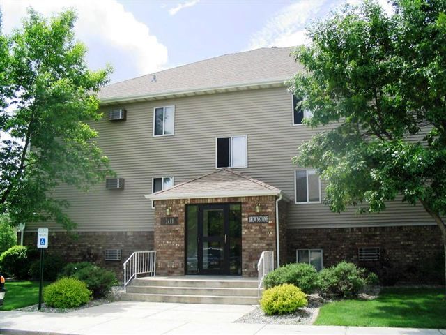 Brownstone in Fargo, ND - Building Photo