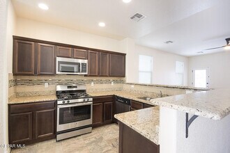 3705 Loma Dante in El Paso, TX - Foto de edificio - Building Photo